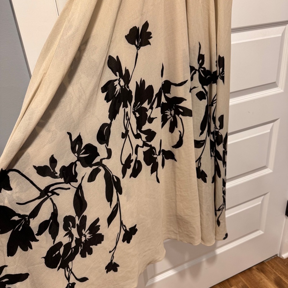 Taylor Women's Cream Black Floral Smocked Waist Maxi Dress Size 8 - Picture 5 of 10